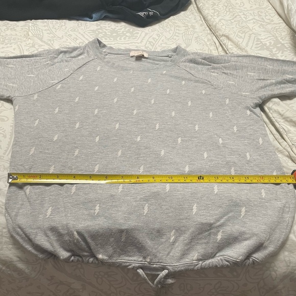 LOVE by Gap Gray Lightning Bolt Long Sleeve Graphic Top - Picture 5 of 6